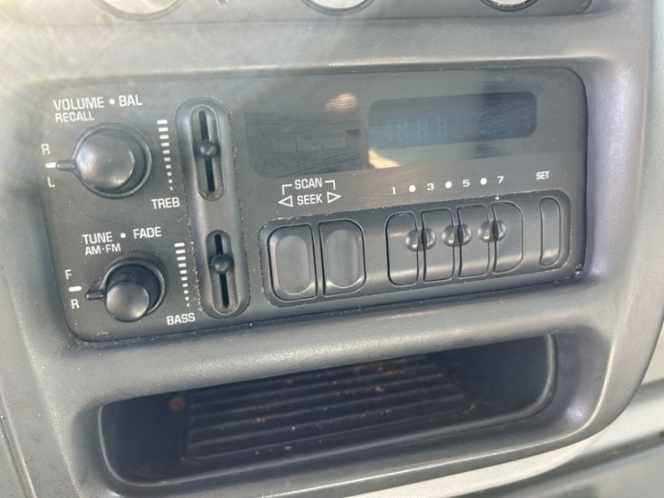 1998-gmc-3500-image-21