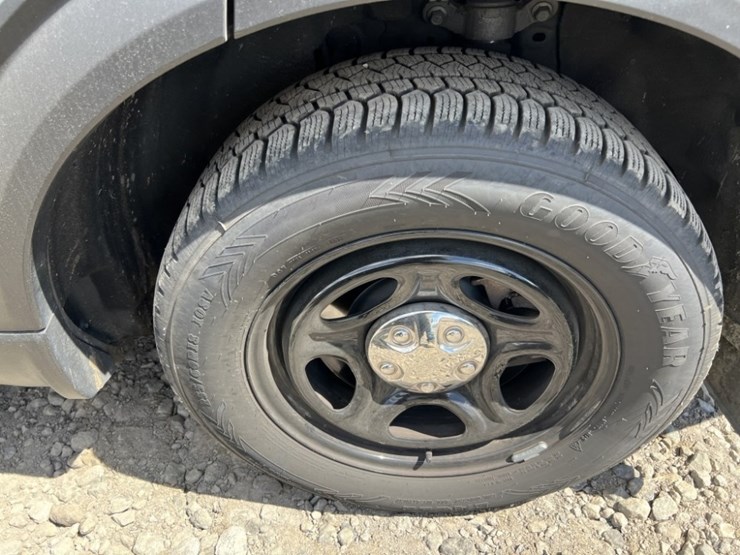 2020-ford-explorer-image-16