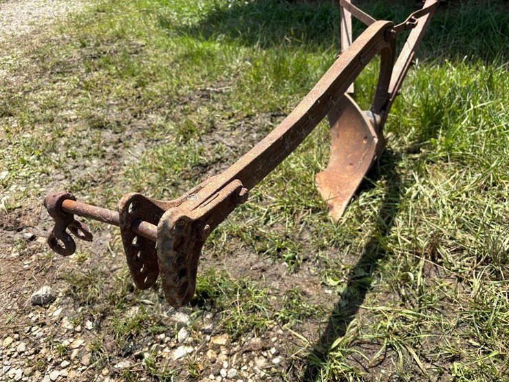 oliver-6”-walking-plow-image-6