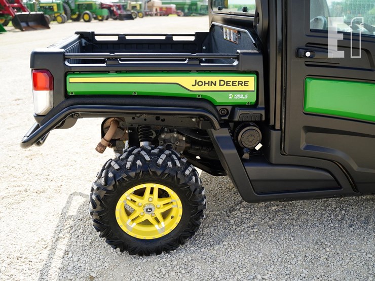 2021-john-deere-gator-xuv-835r-image-16