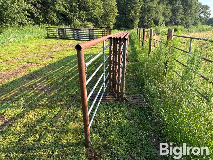 freestanding-panels-w/gate-image-7