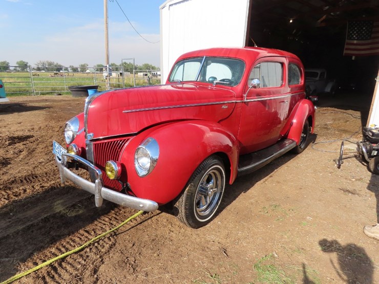 1940-ford-deluxe-2dr-sedan-image-1