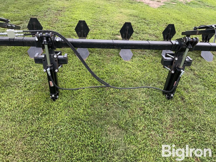 2019-john-deere-16-image-9
