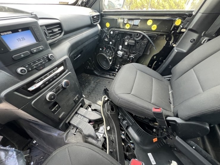 2020-ford-explorer-image-29