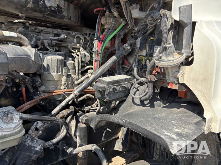 2013-freightliner-truck-(dr11874-unit-771)-image-28