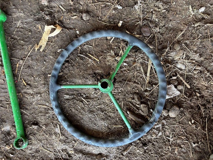 john-deere-starting-wheel-and-(2)-wheel-wrenches-image-5