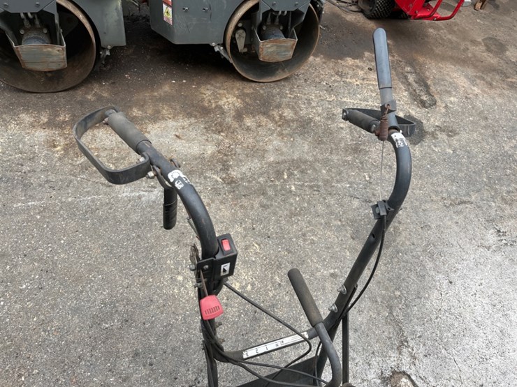 billy-goat-24"-gas-outback-brushcutter-image-8