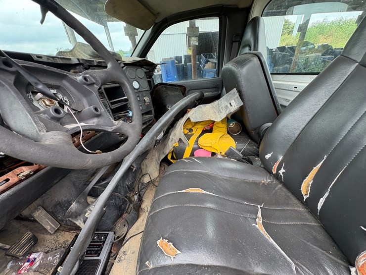 #48-•-#25351-•-inop-2005-gmc-c7500-t/a-daycab-truck-tractor-vin:-1gdm7c1395f500732-image-42