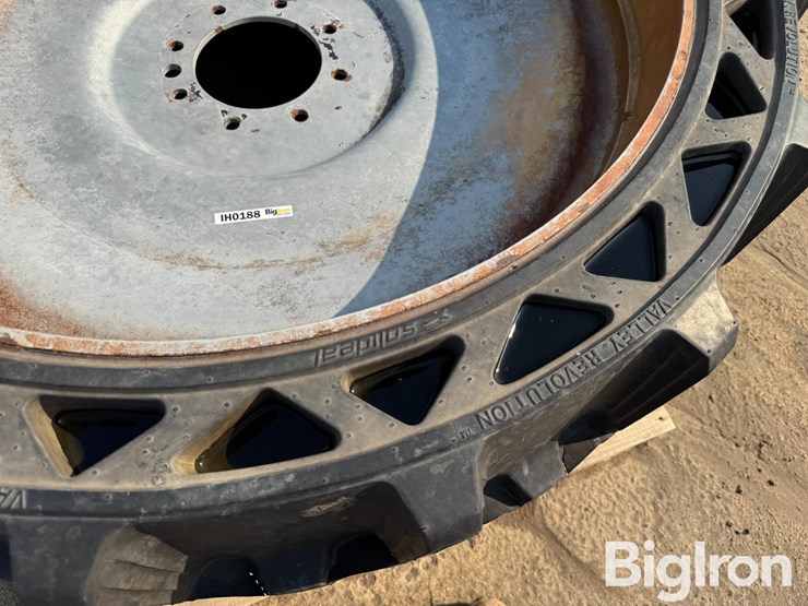 valley-revolution-47x15-airless-pivot-tires-image-14