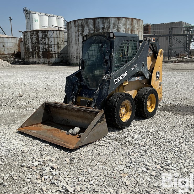 DEERE 318G