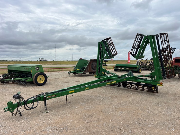 2016-john-deere-200-image-1