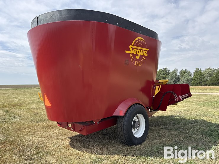 2022-supreme-international-segue-7t-vertical-feed-mixer-image-5