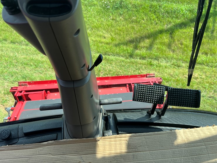 2023-case-ih-8250-image-16