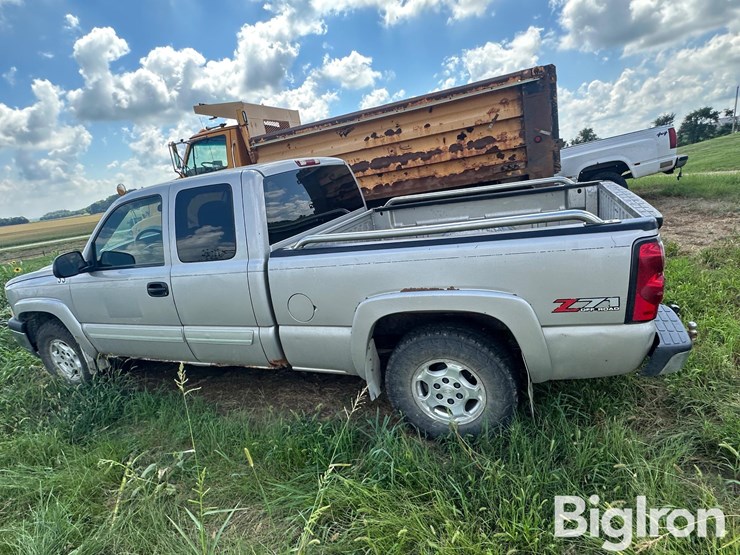 2004-chevrolet-silverado-1500-image-8