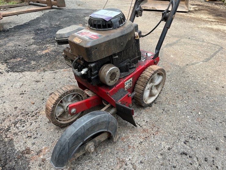 yard-machines-9"-dual-blade-gas-edger-image-6