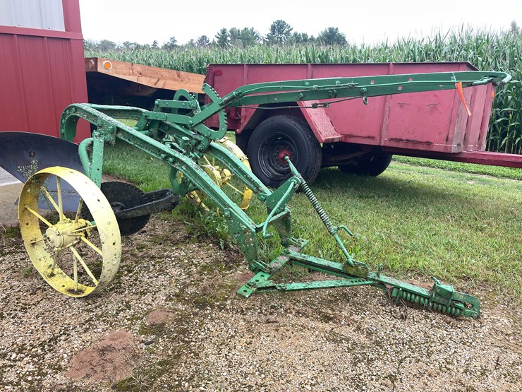 #6694-•-john-deere-moldboard-plow-image-2