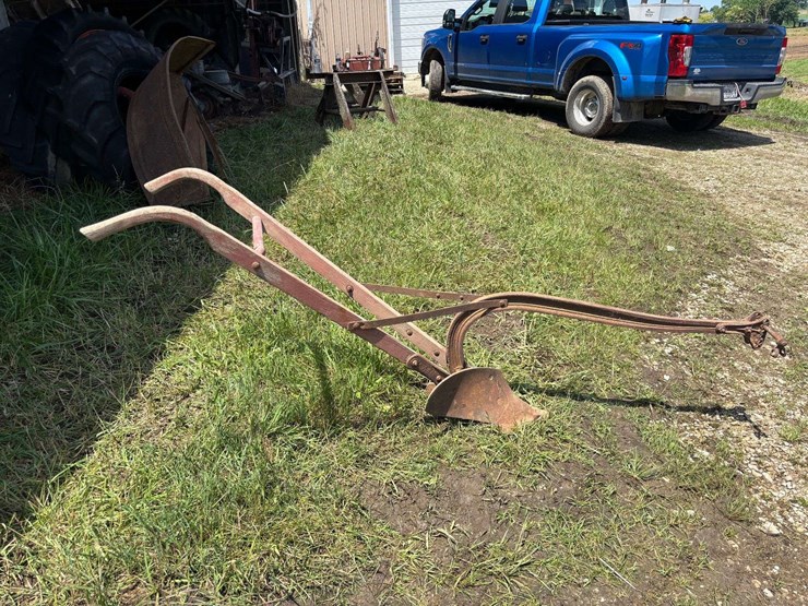 oliver-6”-walking-plow-image-4