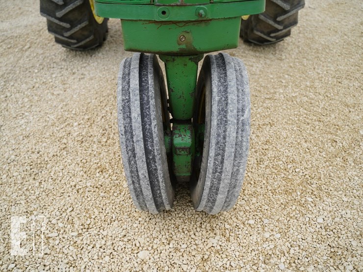 john-deere-720-image-13