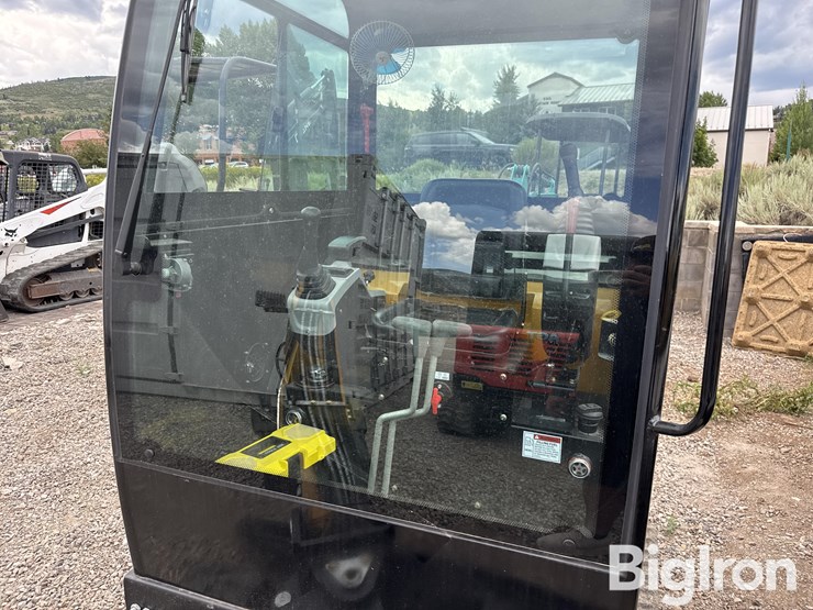 2025-agt-qnt30-mini-excavator-image-9