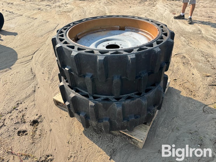 valley-revolution-47x15-airless-pivot-tires-image-4