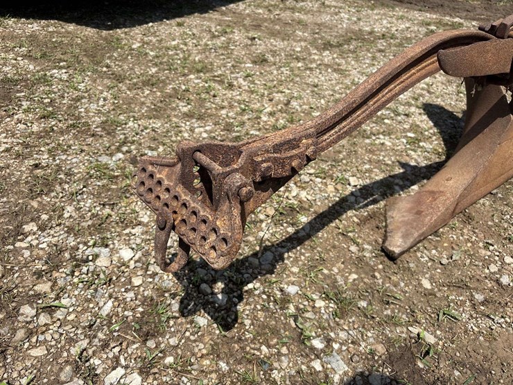 mccormick-deering-no.-415-7”-walking-plow-image-11