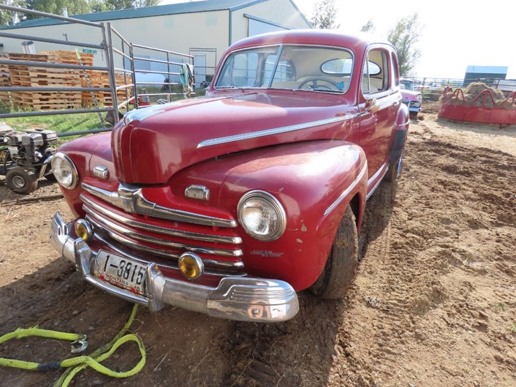 1946-ford-super-deluxe-tudor-sedan-image-3