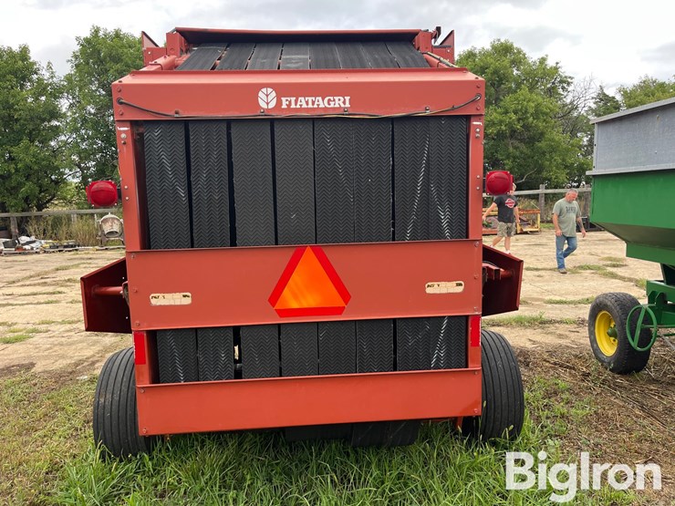 hesston-560-image-6