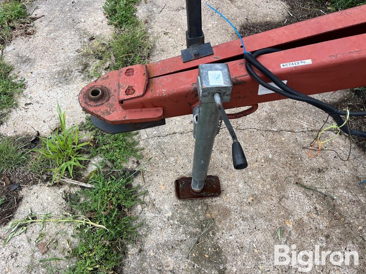 hesston-560-image-9