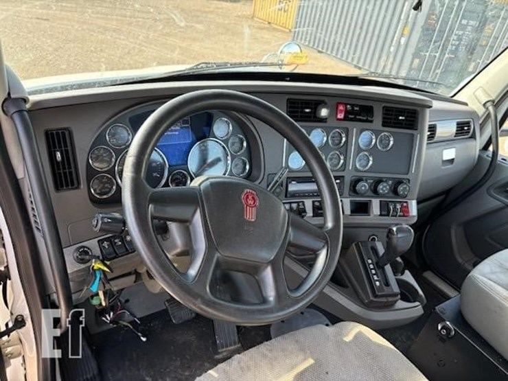 2016-kenworth-t880-image-7