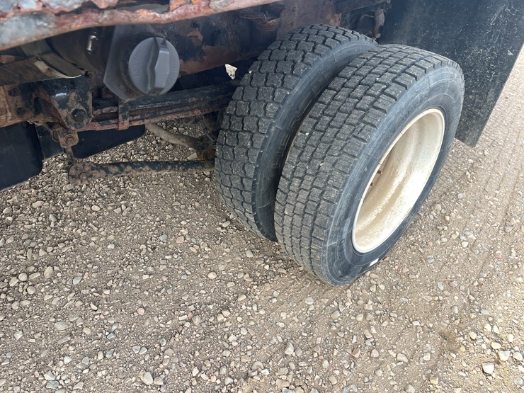 2005-gmc-5500-image-10