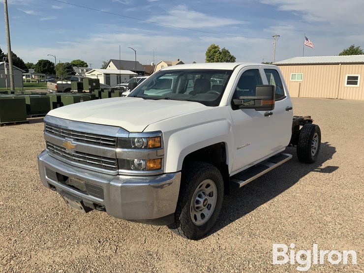 2017-chevrolet-3500hd-image-1