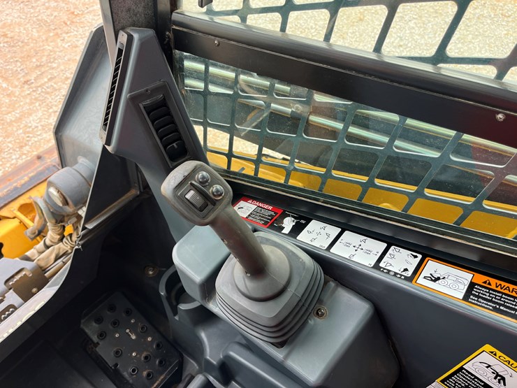 2013-deere-333e-image-12