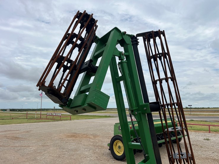 2016-john-deere-200-image-10