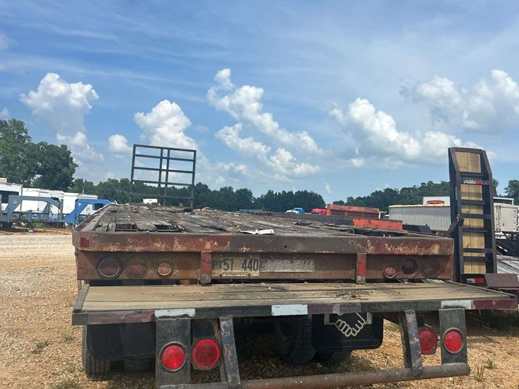 1956-dorsey-8'-x-32'-t/a-flatbed-semi-trailer-image-3
