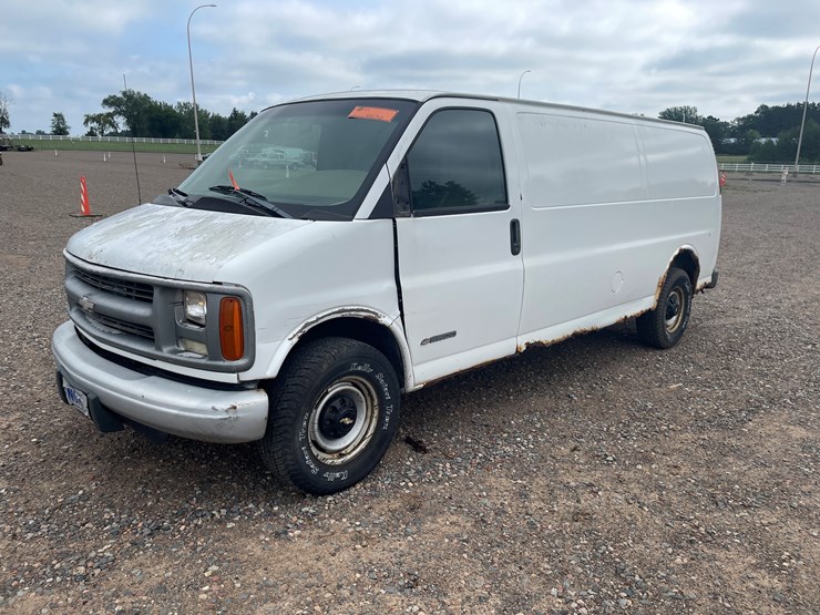 2002-chevrolet-3500-image-1