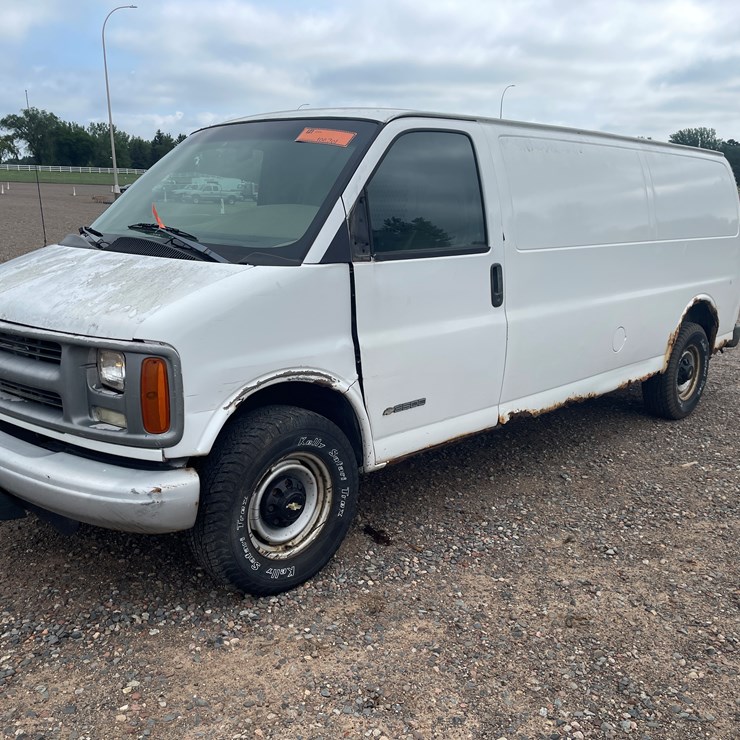 2002 CHEVROLET 3500