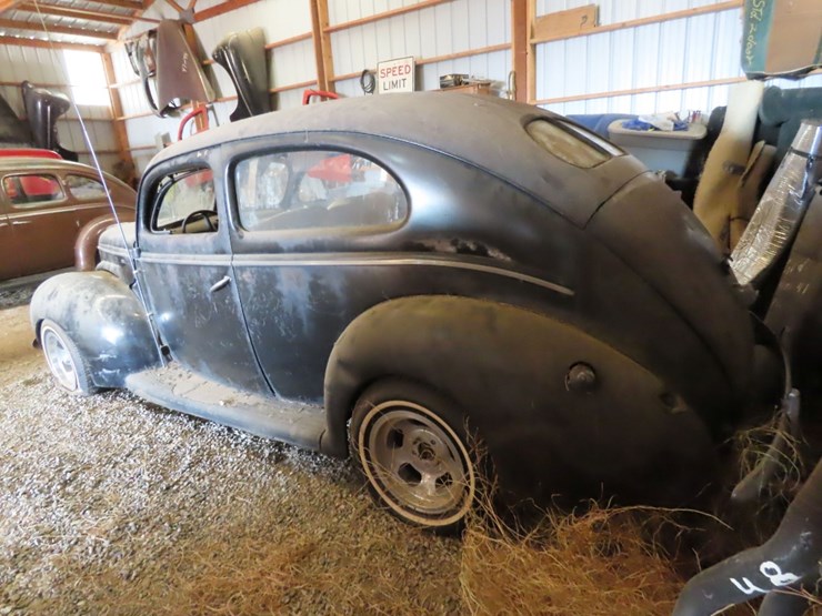 1940-ford-deluxe-2dr-sedan-image-2