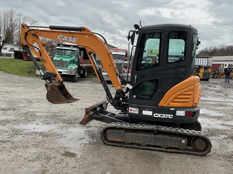 2015-case-cx37c-image-1