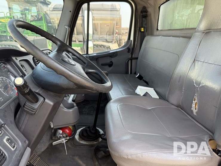 2012-freightliner-business-class-m2-van-truck-(pz13752,-unit-129)-image-16