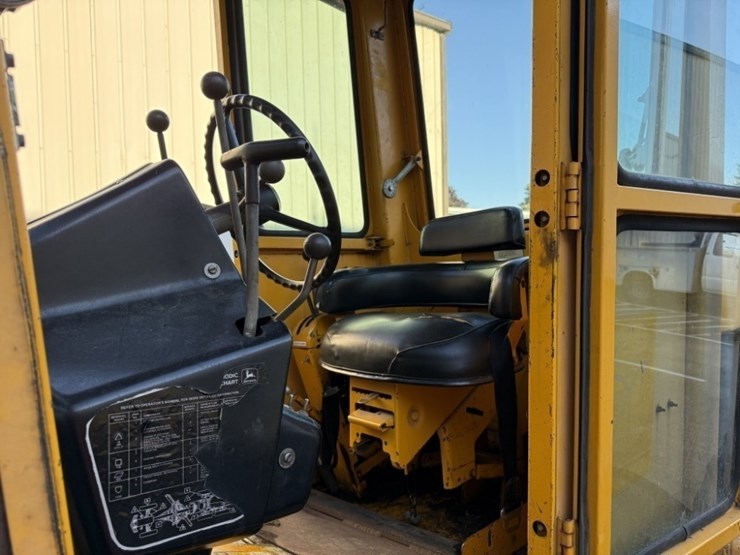 1974-deere-570a-image-29