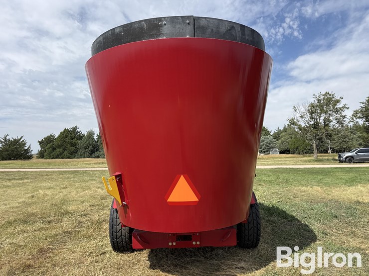 2022-supreme-international-segue-7t-vertical-feed-mixer-image-6
