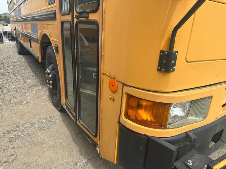 #18-•-#23871-•-2002-international-genesis-school-bus-vin:-1hvbgaan62a917777-image-32