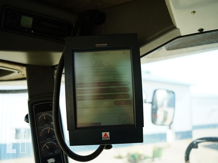 2004-gleaner-r65-image-40