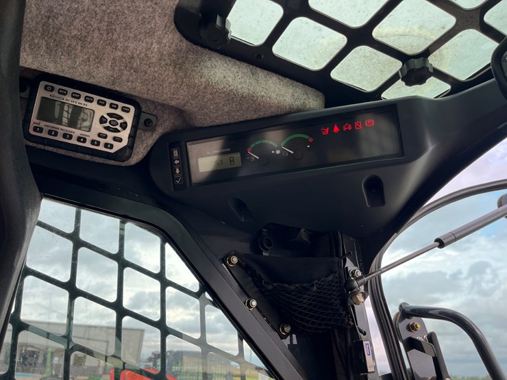 2013-deere-333e-image-15