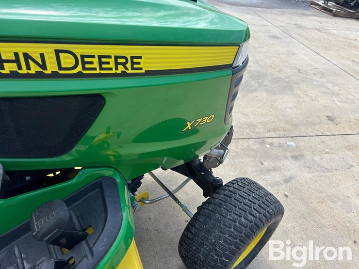 2020-john-deere-x730-image-14