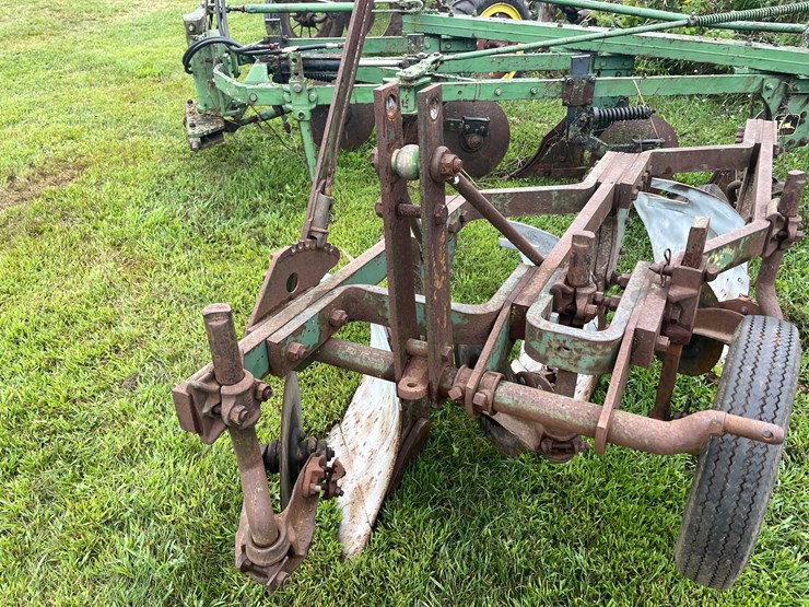 #7462-•-john-deere-moldboard-plow-image-8