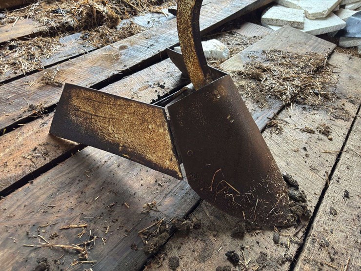 adjustable-walking-potato-plow-image-13