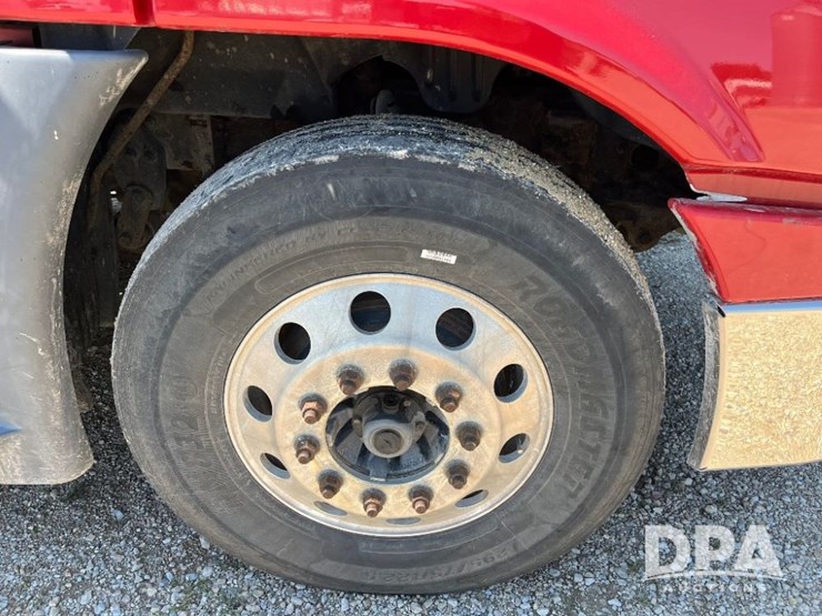 2013-freightliner-cascadia-day-cab-truck-(jn2570,-unit-4038)-image-30