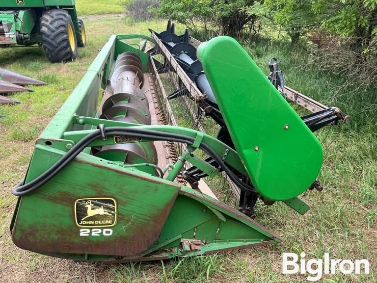 john-deere-220-image-2
