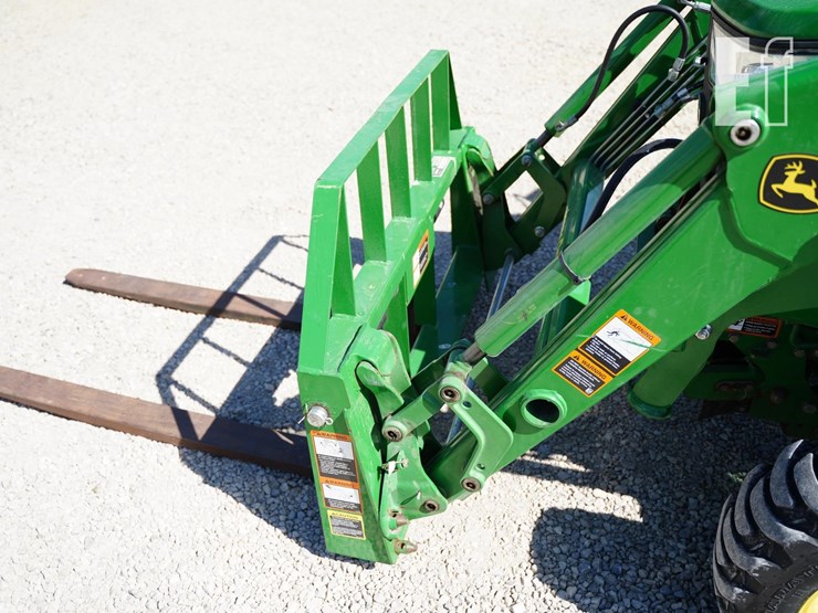 2014-john-deere-3033r-image-16